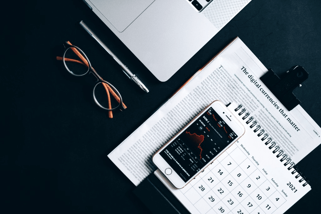Financial reports and analytics on a mobile device